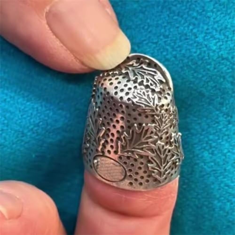 Sewing Thimble Metal - Metalowy otwarty naparstek w kształcie świerku,